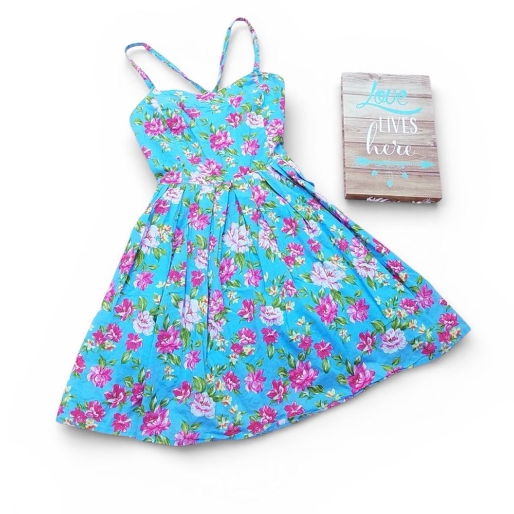 I LOVE H81 Dress Light Blue Pleats Floral Criss Cross Back Size Medium - Picture 1 of 8